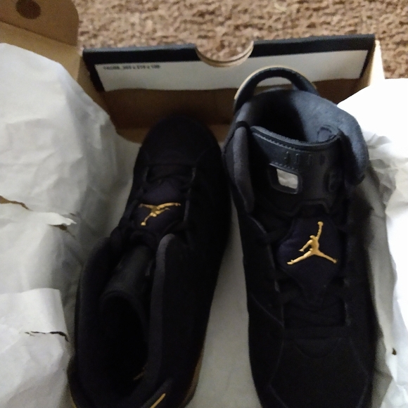 Jordan 6 - Picture 2 of 3